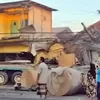Kronologi Laka di Gempol Pasuruan, Truk Muatan Gelondongan Kertas Diduga Rem Blong Menabrak Motor hingga Seruduk 5 Rumah Warga