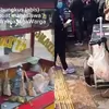 Serba-serbi Aksi Unjuk Rasa Mahasiswa di Bundaran HI: Dari Kopi Hitam hingga Sate Padang Dibagikan Warga kepada Peserta