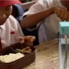 Viral Cerita Guru SDK Ogolau Sulteng Membagikan Makanan untuk Siswa: Mereka Selalu Tanya Kapan Dapat MBG