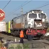 Detik-detik Kecelakaan KA Malabar Vs Truk Pasir Mogok di Sumyang Jogonalan Klaten