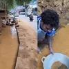 Himpitan Ekonomi Memaksa Warga Kota Jayapura Berburu Emas Liar di Saluran Drainase Kota
