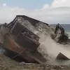 Tongkang Batu Gajah Terbalik di Jetty Labota Morowali, Operator Excavator Selamat Usai Melompat