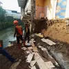 TPT Ambruk di Bantaran Sungai Cisuda, Dua Rumah Rusak dan Aliran Sungai Tertutup Material