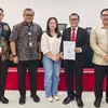 Raih Predikat Sempurna (A), Komisaris Utama MNI Beesokhi Ndruru Sah Sandang Gelar Magister Hukum!