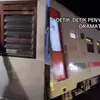 Truk Wingbox Nyaris Dihantam KA Brantas Saat Dini Hari, Petugas Pos Diduga Ketiduran!