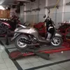 Jangan Tunggu Mogok! Langkah Krusial Rawat Motor Saat Musim Hujan Tiba