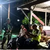 Babinsa Koramil 12/Eromoko Bersinergi dengan Linmas Jaga Keamanan Wilayah pada Malam Hari