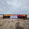 Polres Sibolga Bersihkan Pantai Pelabuhan Lama Kota Sibolga Sambut HUT ke-81 RI