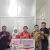 HUT RI ke-81, SEKBER FAHMI Berbagi Ratusan Nasi Bungkus di Jalan