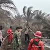 Satbrimob Polda Sumsel Bersama TNI dan Manggala Agni Tangani Karhutla di Muba