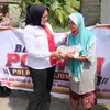 Dalam Rangka HUT Ke-78, Polwan Polres Tanjung Balai Salurkan Bansos untuk Warga Kurang Mampu 