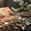 Info Harga Rupiah Hari Menuju Rp18.000? Ketika Dompet Rakyat Dipaksa Menonton Dolar Semakin Perkasa