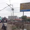 Dishub Bekasi Mulai Tahapan Penutupan Jalur KA Sebidang Ilegal, Penjaga Swadaya Pasrah