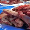 Bahaya Terselubung Kantong Kresek Hitam untuk Bungkus Daging Kurban