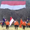 Tak Biasa, 6 Rescuer Bentangkan Bendera 250 Meter Persegi di Tebing Djaro