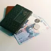 Indeks Dolar AS Melemah ke 98,80, Rupiah Menguat ke Kisaran Rp17.685–Rp17.705 per Dolar