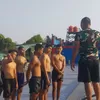 Tantang Batas di Air, 43 Peserta SERANI Kodim Jepara Uji Kemampuan Renang