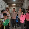 Polres Kediri Sambangi Marfel, Bocah Kelas 5 SD yang Berjuang Rawat Ibunya