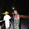 Asap Pekat Ganggu Warga, Babinsa Nogosari Sigap Bantu Padamkan Kebakaran Tumpukan Sampah