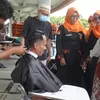 Bagi Takjil dan Potong Rambut Gratis di Kota Tegal