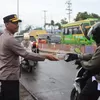 Dampak Banjir Ketanggungan , Pertigaan Tirus membludak, Polres Tegal Kota Rakayasa Lalin  