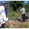 TPS Liar Menjamur di Jalur Menuju Bandara Larantuka, Pampers Bayi dan Pembalut Wanita  Berserakan di Tepi Jalan, DLH Flores Timur Turun Membersihkan