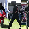 Lewis Hamilton Bikin Ulah Lagi Datang ke Paddock GP Kanada dengan Ducati Panigale V4