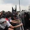 Piala Dunia 2026 Dibuka, Polisi Dilempar Batu dan Bom Molotov  