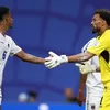 Gempa Bumi Piala Dunia: Kiper dari Pulau Berpenduduk 500.000 Jiwa Jadi Tembok Baja untuk Menghentikan Spanyol