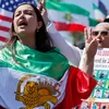 Ribuan Warga Amerika Keturunan Iran Unjuk Rasa di Luar Stadion SoFi