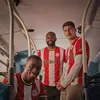 Brentford FC Ungkap Jersey Kandang Terbaru untuk Dua Musim