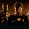 Chelsea Kenalkan Jersey Tandang Terbarunya dengan Didominasi Warna Gelap