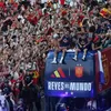 Lamine Yamal Pamer Gerakan Tarian di Parade Bus Terbuka, Spanyol Rayakan Juara Dunia