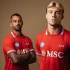 Napoli Pamerkan Seragam Ketiga Merah Tua dari Rumah Mode Emporio Armani