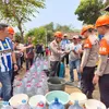 Perum Griya Permata Cimalaka Sumedang Tak Punya Sumber Air, Warga Dapat Bantuan 32 Ribu Liter dari Brimob Saat Dilanda Kekeringan