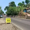 Setahun Setengah Dibiarkan, Tebing Jalur Bandung-Cirebon Kembali Longsor, Pemotor Jadi Korban, Pemdes Ciptasari Minta Perbaikan Permanen