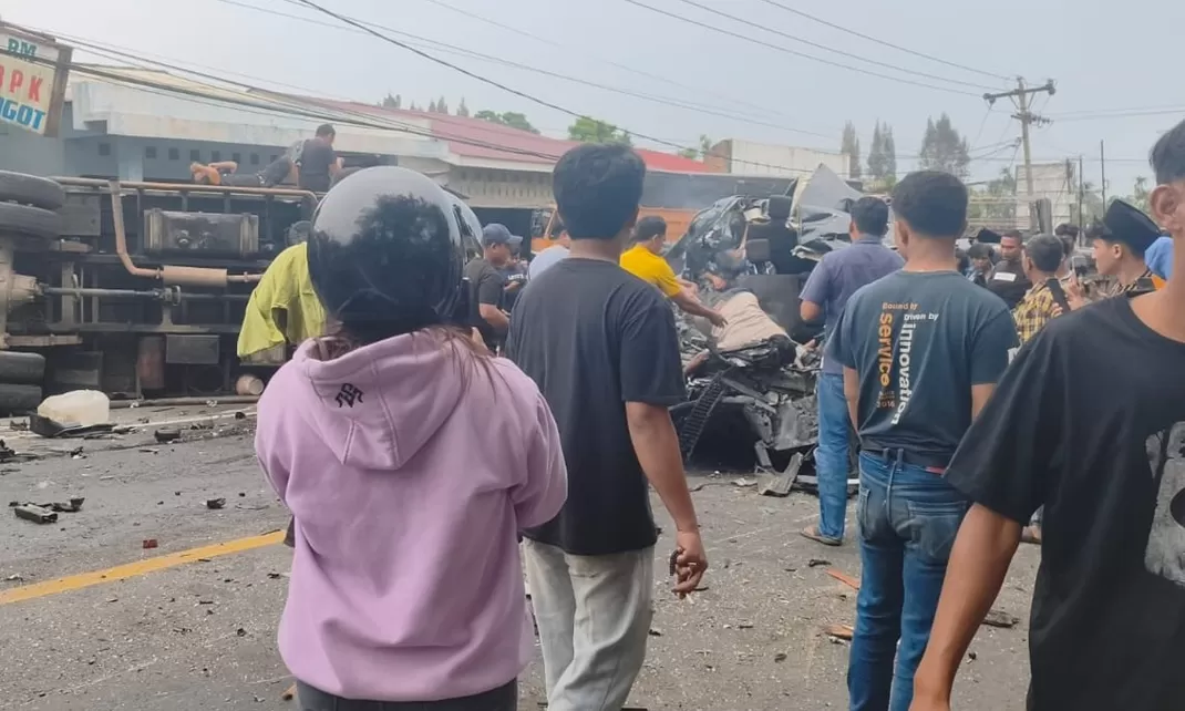 Tabrakan Beruntun Guncang Sibolangit, 7 Kendaraan Ringsek dan Truk Terguling