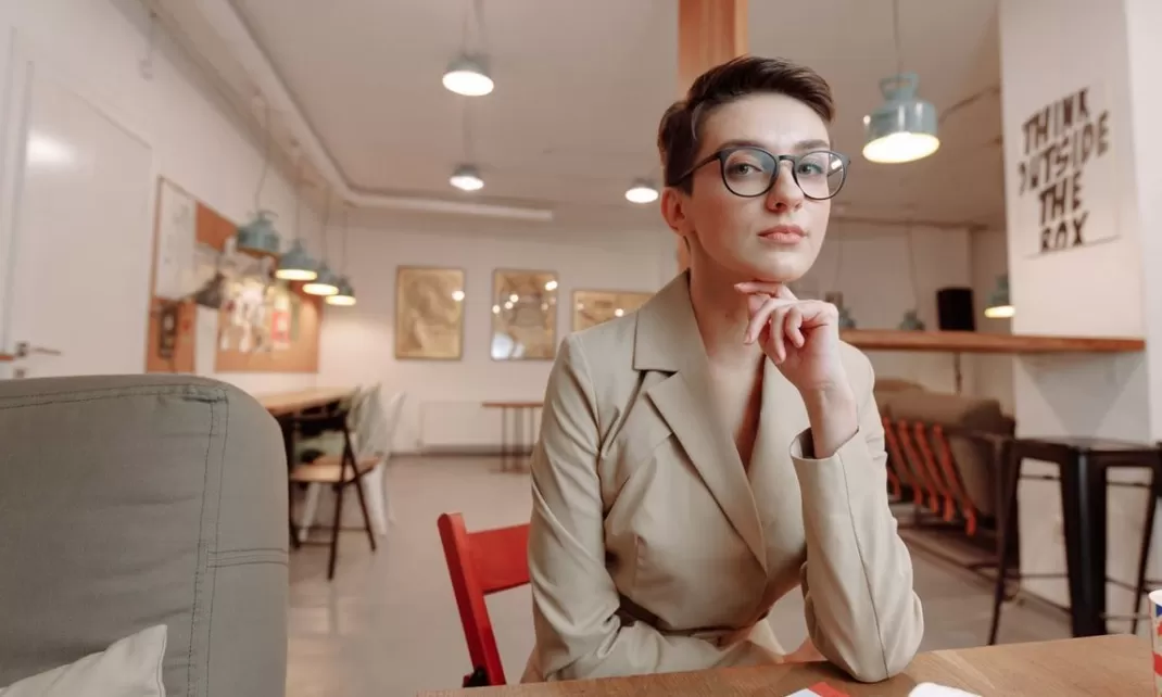 Trik Elegan Menghadapi Microaggressions di Kantor Tanpa Bikin Mentally Exhausted