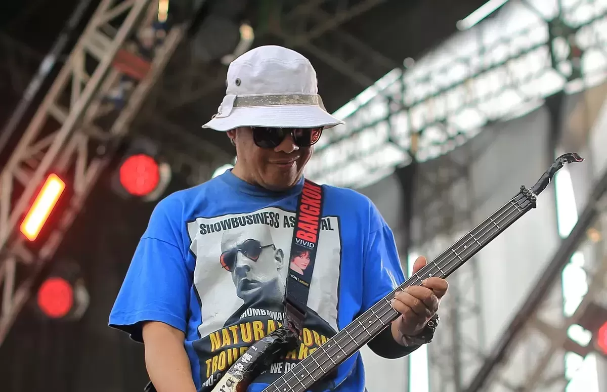 Almarhum Trisno (Trisnoize), bassis PAS Band, dikenang sebagai salah satu musisi rock paling berpengaruh di Indonesia. Ia meninggal dunia pada 1 Agustus 2026 setelah berjuang melawan komplikasi penyakit. 