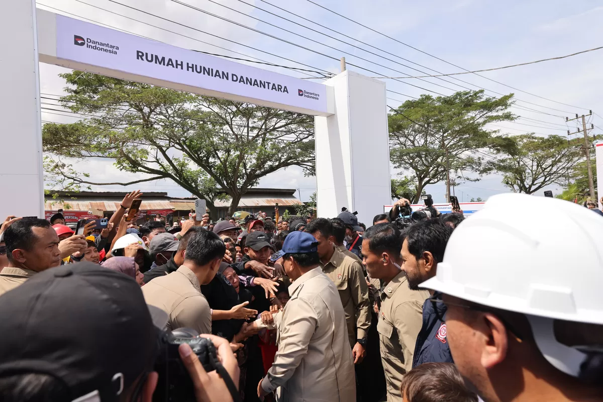 Peran diaspora diperhatikan! Presiden Prabowo mengajak diaspora Aceh, Minang, & Batak di mana pun berada untuk turut membantu pemulihan daerah asal. Koordinasi dengan @bnpb_indonesia dan pemda menjadi kunci. 