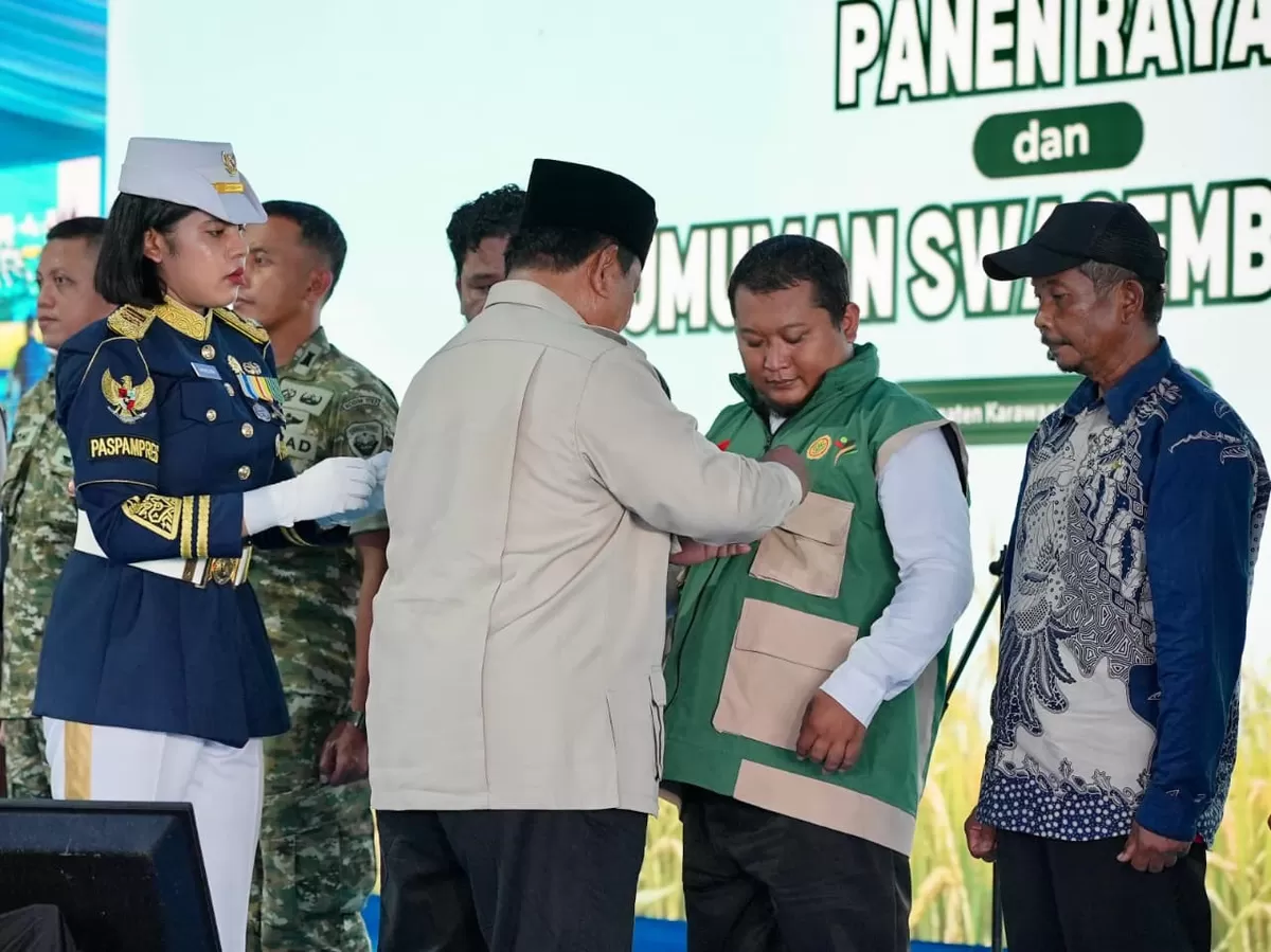Swadaya pangan adalah bukti kerja keras petani Indonesia. Kini, Presiden Prabowo Subianto menyampaikan mimpi yang lebih tinggi: membuka jalan lebar-lebar bagi anak-anak petani untuk meraih cita-cita tertinggi. Karena setiap anak bangsa berhak bermimpi dan berprestasi.