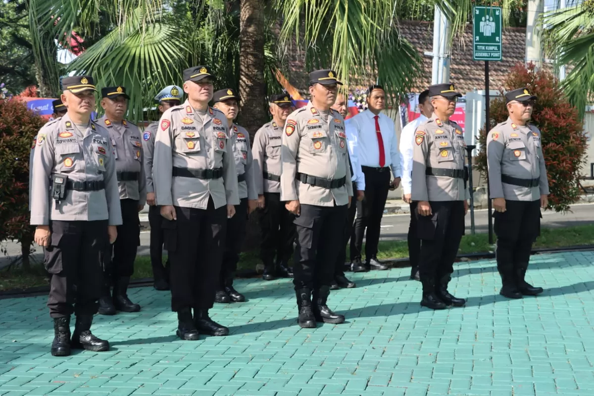 Sertijab Polres Batu, Kapolres Aris Purwanto tekankan profesionalisme, SOP, dan makna jabatan sebagai amanah Tuhan. Simak berita resmi selengkapnya di sini.