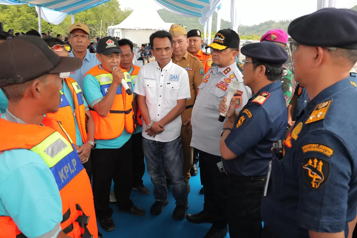 Sinergi adalah kunci! Di HUT KPLP ke-53 & PPLP ke-38, Ditjen Hubla serukan kolaborasi semua pihak untuk wujudkan keselamatan pelayaran. Dari TNI/Polri, pemda, hingga operator kapal, mari jaga laut Indonesia tetap aman dan tertib. ⚓️?