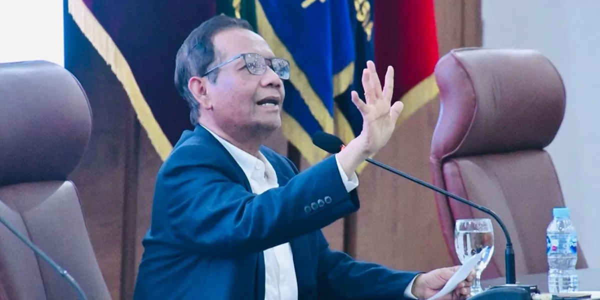 Skor korupsi Indonesia anjlok ke 34, peringkat 109. Mahfud MD: KPK tahun lalu lemah banget, kayak nggak kerja apa-apa. Penegakan hukum cuma formalitas, investor jadi ragu jualan di RI.