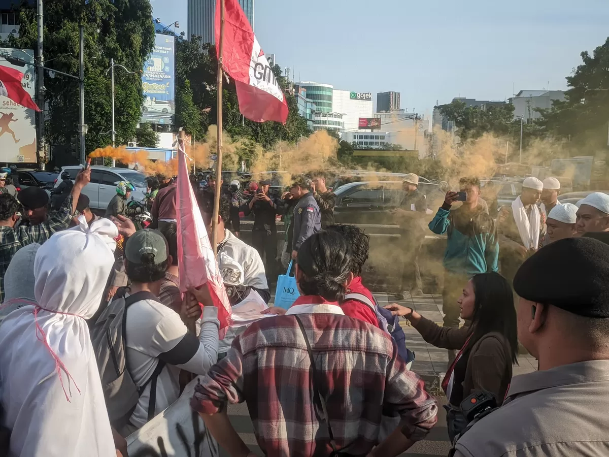 Ribuan kader DPC GMNI Jakarta Timur menggelar aksi unjuk rasa di depan Mabes Polri, Jumat (13/3/2026). Mereka mendesak Polri mengusut tuntas kasus kematian aktivis buruh Ermanto Usman .