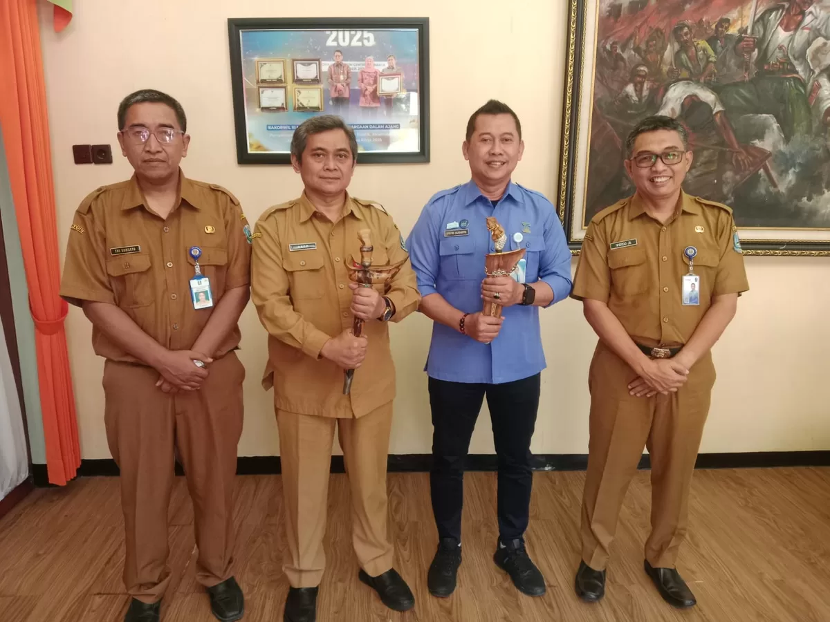 Tiga momentum dunia di Bakorwil III Malang! Hari Keris Nasional, World Creative and Innovation Day, dan Hari Bumi Sedunia. Pusaka Keris Presiden Prabowo turut hadir.