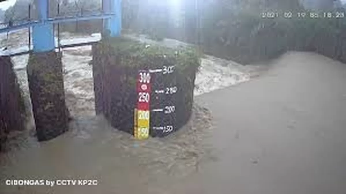 Cctv pemantau debit air di hulu sungan Cileungsi - Cikeas