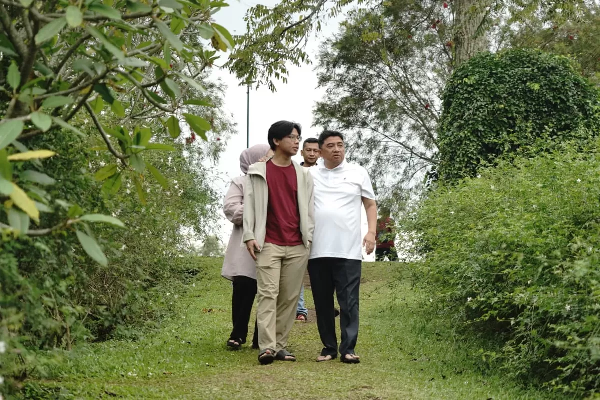 Bupati Garut Abdusy Syakur Amin melakukan monitoring objek wisata Kebun Mawar Situhapa di Kecamatan Samarang, Kabupaten Garut, Jumat (16/1/2026).