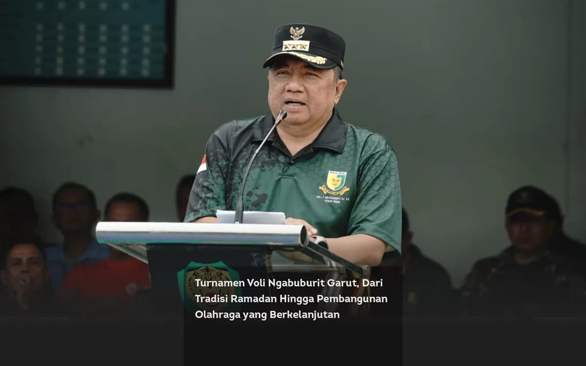 Bupati Garut, Abdusy Syakur Amin, menjadi Inspektur Upacara dalam kegiatan Pembukaan Turnamen Bola Voli Ngabuburit ke-12 Tahun 2026 yang berlangsung di Lapangan Bola Voli Dandenpom III/2 Garut, Jalan Veteran, Kecamatan Garut Kota, Kabupaten Garut, Selasa (20/1/2026).