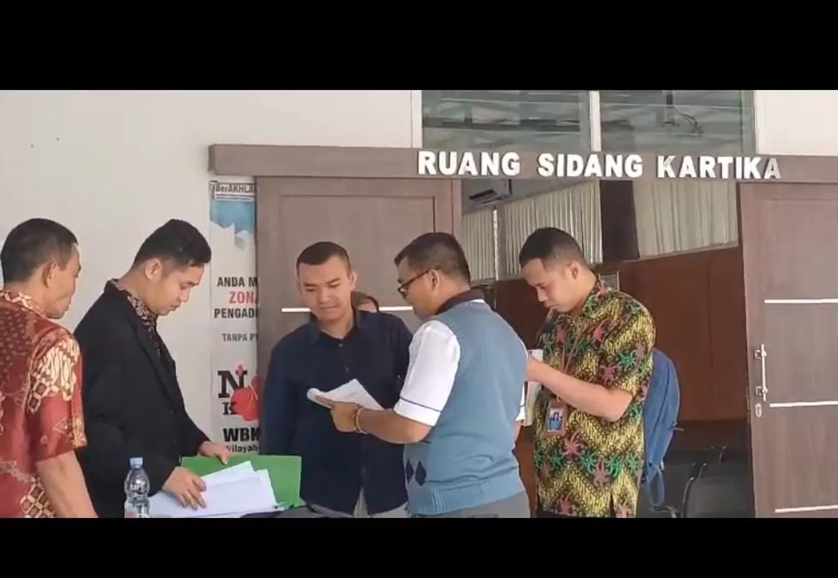 Kuasa Hukum GLMPK, Asep Muhidin, S.H., M.H, Rahadian Pratama Mahpudin, S.H, CPCLE dan Farhan Muntafa, S.H. (Ft: asep ahmad)
